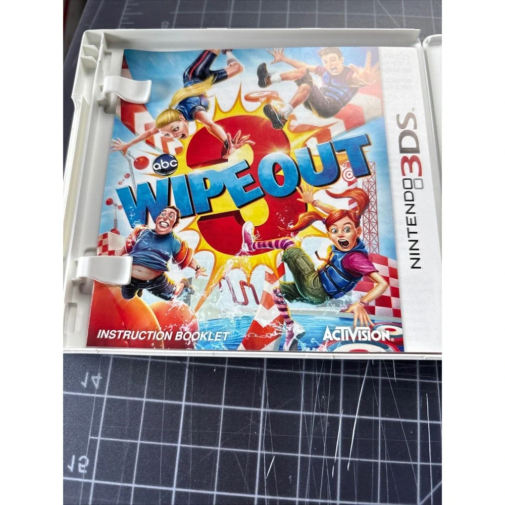 Activision Wipeout 3‎ Nintendo 3DS Kids OS White Excellent Complete CIB Game